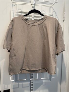 UE Boxy Short-Sleeve Tee in Taupe